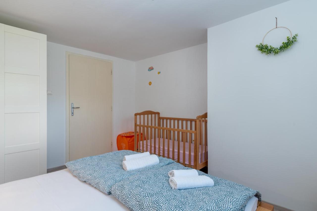 Apartment Hrabar Longo Трогир Екстериор снимка